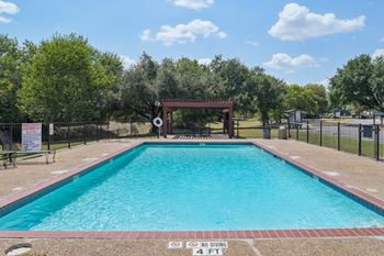 A pool with a sign that says "No Diving 4 FT".